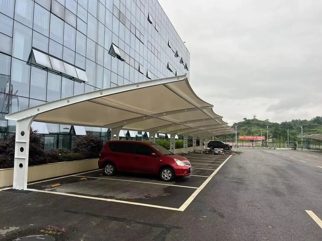 贵州乌当山地建膜结构车棚，别只比价！多雨强紫外环境下，选错后期维修花钱更多